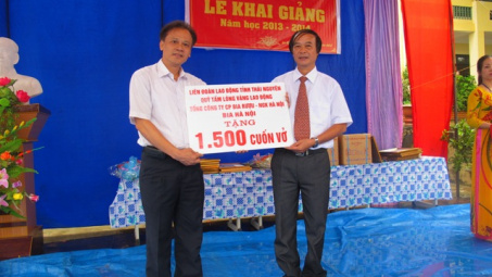 HABECO trao 1.500 cuốn vở tới học sinh An Khánh, Thái Nguyên