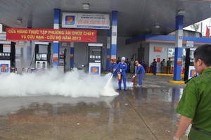 Xí nghiệp Bán lẻ Xăng dầu: Nâng cao tính chuyên nghiệp của lực lượng chữa cháy cơ sở