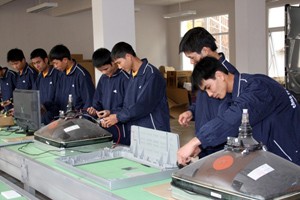 Gắn DN với nhà trường để nâng chất lượng dạy nghề