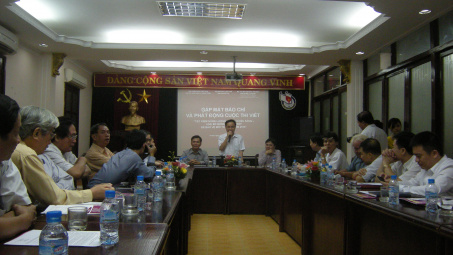 Phát động cuộc thi viết, tuyên truyền, vận động xã hội “Tiết kiệm năng lượng trong chiếu sáng - Loại bỏ bóng đèn sợi đốt để bảo vệ môi trường” năm 2013.