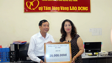 EVN HANOI ủng hộ đồng bào và ngành Điện miền Trung khắc phục cơn bão số 10