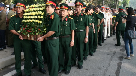 Cựu chiến binh Petrolimex kính viếng Đại tướng Võ Nguyên Giáp