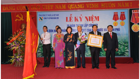 Công ty Cổ phần Ngân Sơn kỷ niệm 20 năm thành lập và đón nhận Huân chương Lao động hạng Nhì