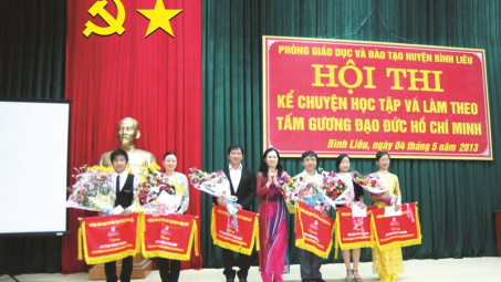 Quảng Ninh học tập và làm theo lời Bác, với niềm tin, niềm kính trọng trong  tâm hồn mỗi người dân