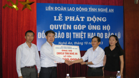 720 triệu đồng ủng hộ nhân dân miền Trung 
