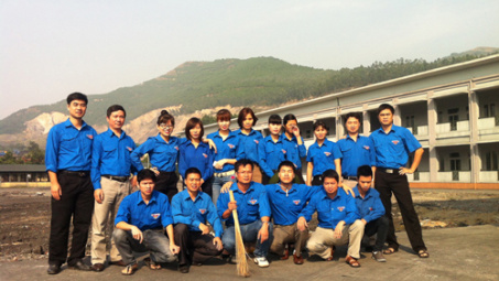 ĐTN cơ quan Công ty than Uông Bí ra quân làm sạch vệ sinh môi trường