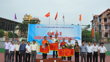 Than Nam Mẫu: Vô địch Giải quần vợt phong trào Vinacomin 2013