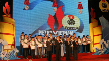 Quỹ học bổng Thắp Sáng Niềm Tin trao 110 suất học bổng toàn phần cho tân sinh viên nghèo hiếu học