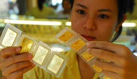 Vàng đang chảy về phương Đông