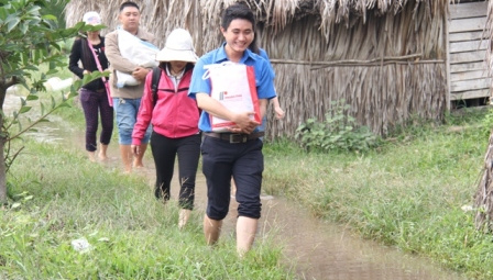 Đoàn TN Phong Phú: Gửi yêu thương đến với người nghèo 