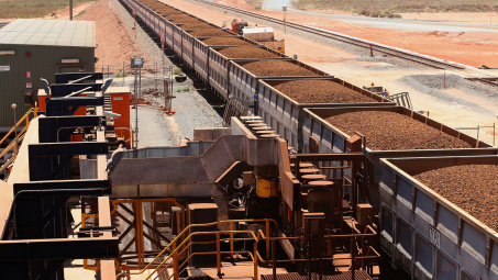 Tập đoàn Rio Tinto dự báo giá quặng sắt sẽ giảm xuống trong năm 2014