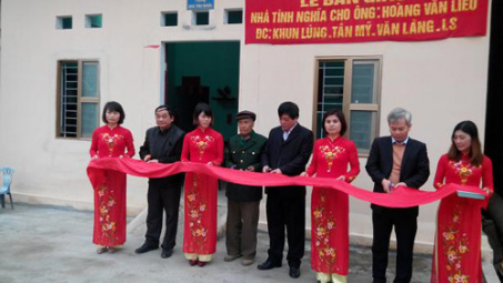 VVMI: Trao nhà tình nghĩa cho gia đình chính sách
