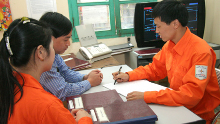 "Năm kinh doanh và dịch vụ khách hàng 2013"- cán đích thành công