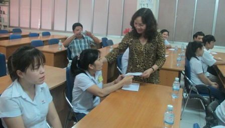 Công đoàn Dệt May tặng quà tết cho người lao động khuyết tật
