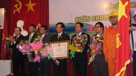 PC Bình Định: Đón nhận  Huân chương Độc lập hạng Ba và Tổng kết công tác năm 2013