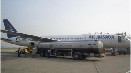 Air Astana - khách hàng mới thứ hai của Petrolimex Aviation trong năm 2014