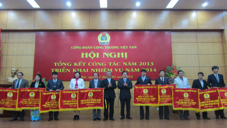 Tiếp tục nâng cao vai trò của tổ chức công đoàn