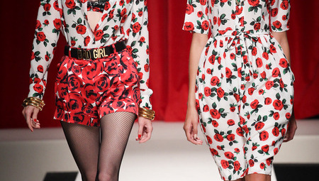 Thời trang Moschino ra thông điệp “Hãy luôn là chính mình" 