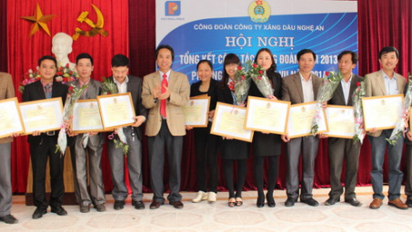 Petrolimex Nghệ An: Tôn vinh người lao động và triển khai nhiệm vụ SX-KD năm 2014