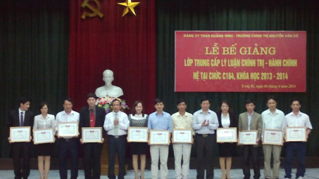 Đảng ủy Than Quảng Ninh bế giảng lớp Trung cấp lý luận chính trị - hành chính