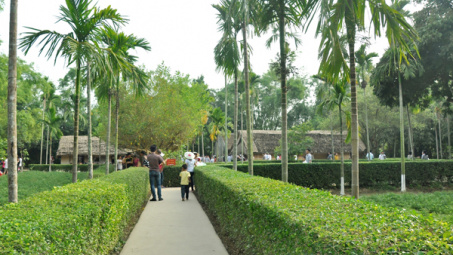 Tháng 5 về thăm quê Bác