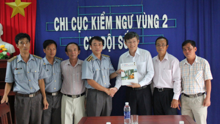 EVNCPC: Trao tặng 90 triệu đồng cho cán bộ chiến sĩ làm nhiệm vụ bảo vệ chủ quyền biển đảo