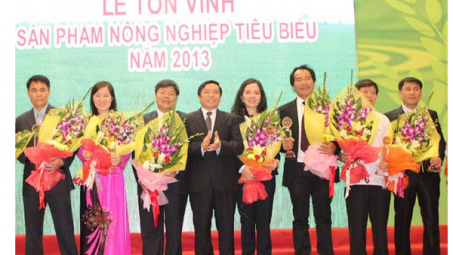 Đạm Phú Mỹ nhận danh hiệu “Sản phẩm nông nghiệp tiêu biểu năm 2013”
