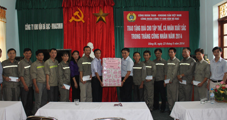 Thiết thực Tháng Công nhân