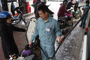 Bộ Tài chính yêu cầu doanh nghiệp chưa tăng giá xăng, dầu