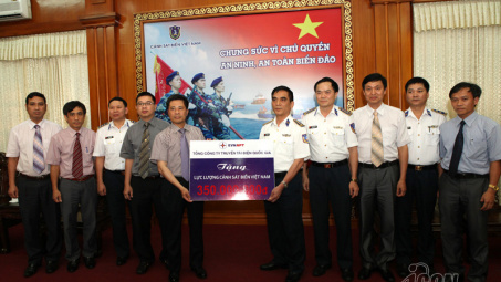Tổng công ty Truyền tải Điện Quốc gia tặng quà cho Cảnh sát biển Việt Nam và Cục Kiểm ngư Việt Nam
