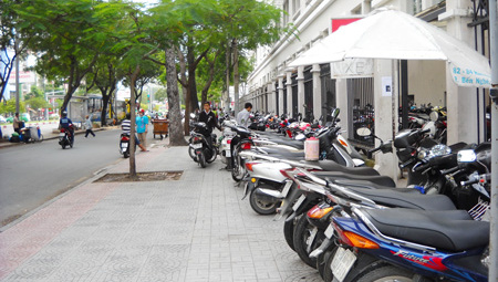 Xin cho xe lên lề đường