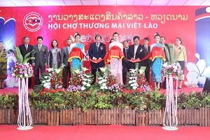 200 DN dự Hội chợ Thương mại Việt - Lào