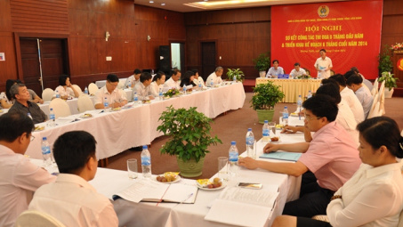 Thi đua để hoàn thành xuất sắc nhiệm vụ sản xuất kinh doanh