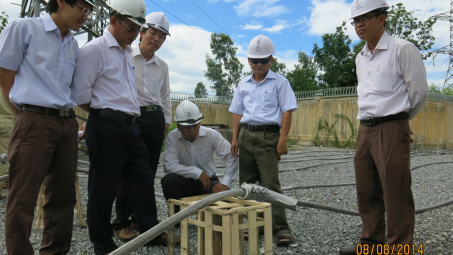 Công ty Truyền tải điện 2 thi công thay giàn thanh cái và thiết bị điện cao áp ngăn lộ 110 kV