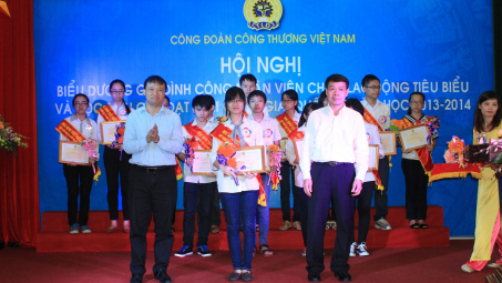 Công đoàn Công Thương: Tôn vinh gia đình tiêu biểu và học sinh giỏi đạt giải quốc gia, quốc tế