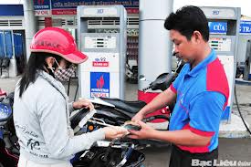 Tập đoàn Xăng dầu Việt Nam giảm giá xăng dầu từ 15 giờ 00 ngày 18/8/2014