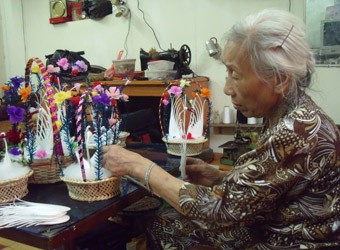 "Quà độc" dịp Trung thu của nghệ nhân gần trăm tuổi ở Hà thành