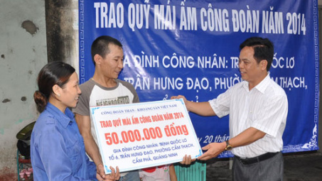 Trao Quỹ “Mái ấm Công đoàn” hỗ trợ xây nhà cho công nhân khó khăn