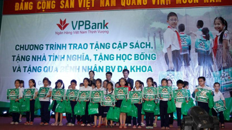 VPBank trao học bổng và nhà tình nghĩa tại Gia Lai