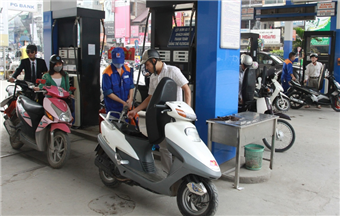 Tập đoàn Xăng dầu Việt Nam giảm giá xăng dầu từ 18 giờ 00 ngày 09.9.2014