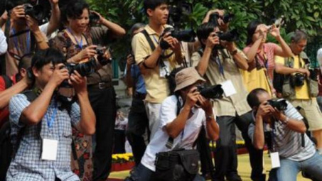 Tọa đàm 'Tử tế và báo chí': Xu hướng 'sốc, sex, sến' không phải là mãi mãi