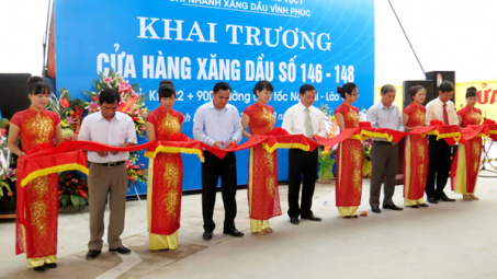 Khai trương cụm cửa hàng xăng dầu trên đường cao tốc Hà Nội - Lào Cai