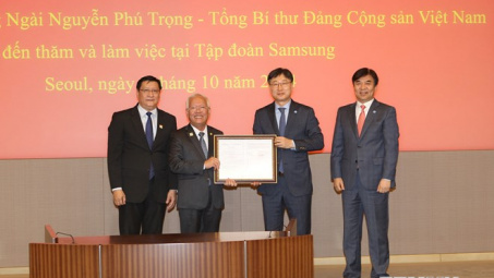 Trao giấy phép đầu tư dự án 1,4 tỷ USD của Samsung vào Việt Nam