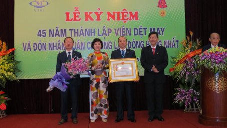 Viện Dệt May kỷ niệm 45 năm thành lập và đón nhận Huân chương Lao động hạng Nhất