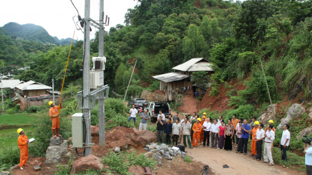 Sơn La: Đưa điện lưới quốc gia về bản làng