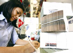 Lãi suất huy động VND giảm tiếp 0,2-0,5%/năm