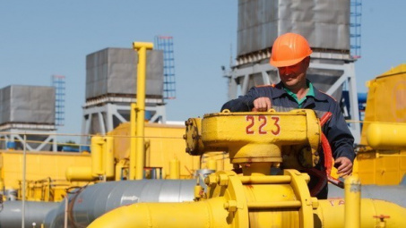 Giá dầu đồng loạt sụt giảm gần 5% sau báo cáo của IEA