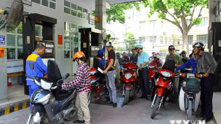 Giá xăng giảm 7 lần, cước vận tải và giá hàng tiêu dùng vẫn đứng yên