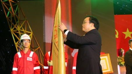Bắt đầu khai thác mỏ dầu Sư Tử Nâu