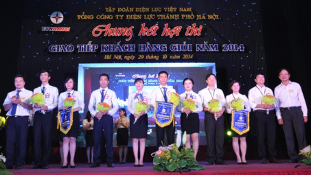 Chung khảo “Hội thi Giao tiếp khách hàng giỏi EVN HANOI 2014”